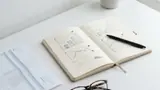 電気料金の明細と契約条件を確認する様子